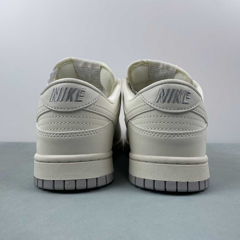 Dunk Low White Supreme