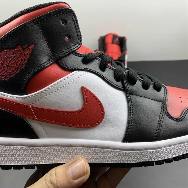 Air Jordan 1 Mid Bred Toe