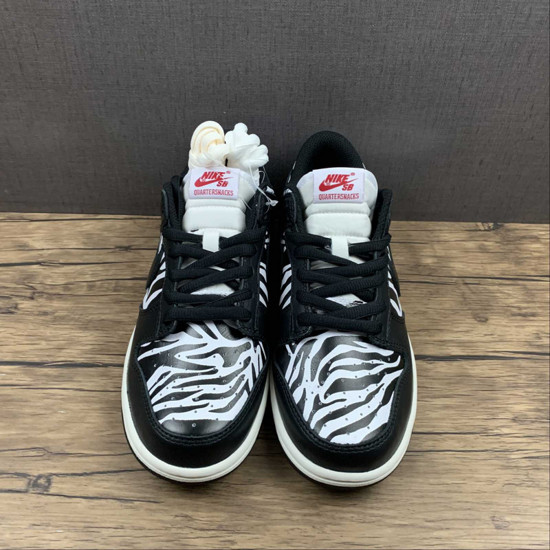 Dunk Low Quartersnacks Zebra