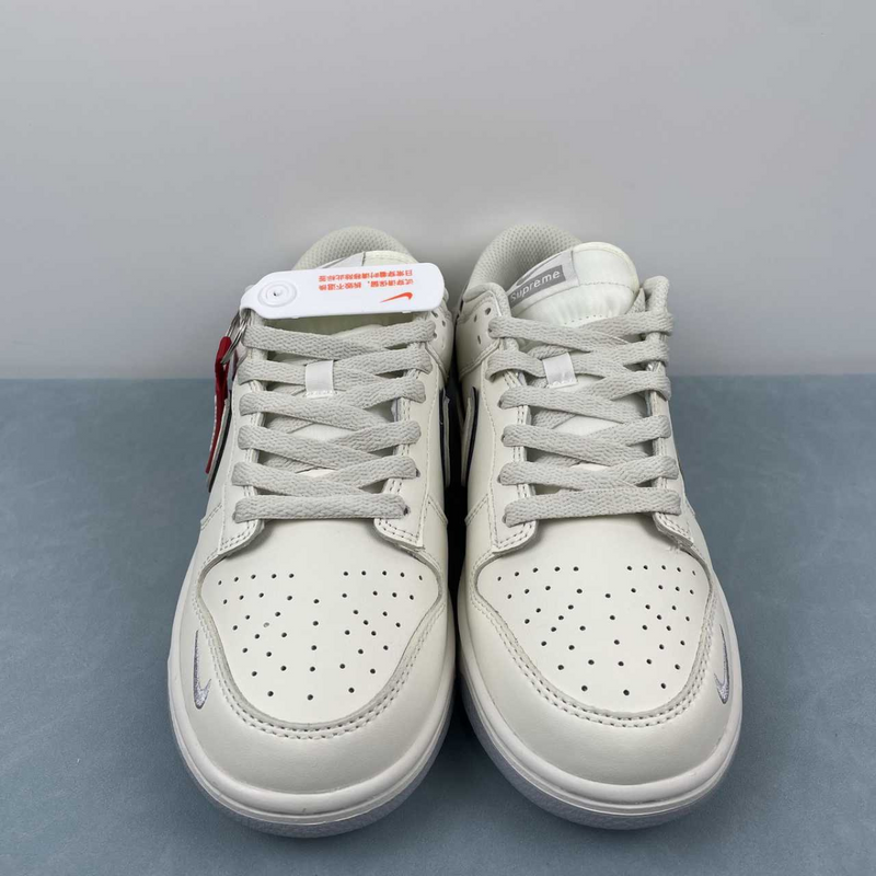 Dunk Low White Plat Supreme