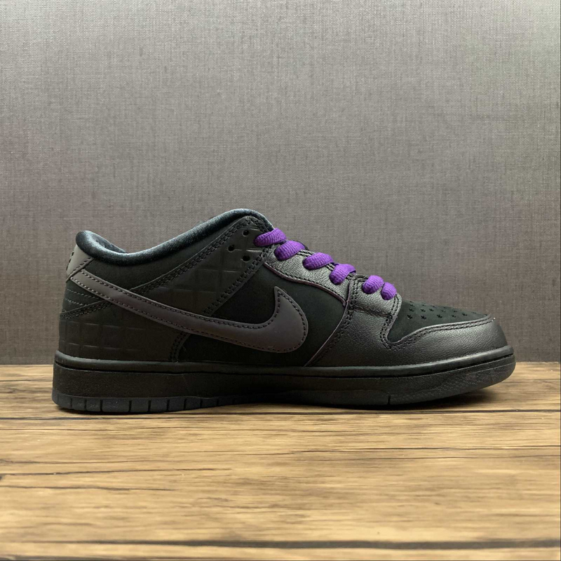 Dunk Low SB X Family First Avenue