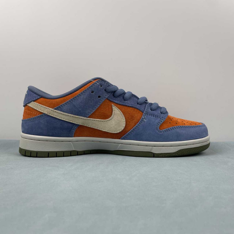 Dunk Low SB Light Carbon Monarch