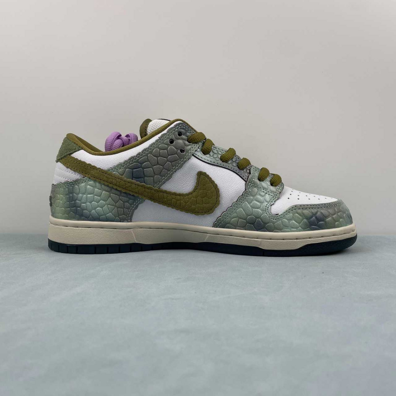 Dunk Low Pro SB x Alexis Sablone