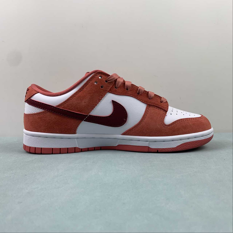 Dunk Low Rugged Orange