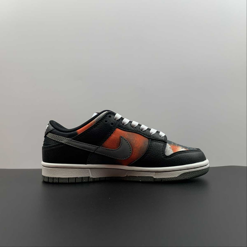 Dunk Low PRM Graffiti Black Red