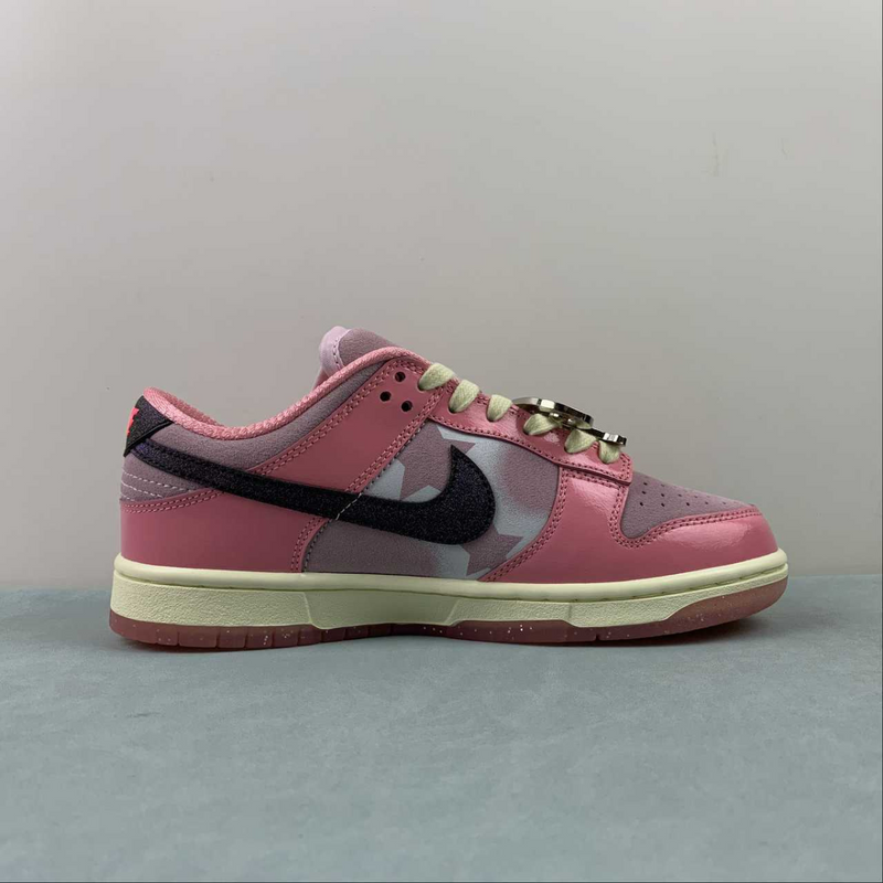 Dunk Low Barbie