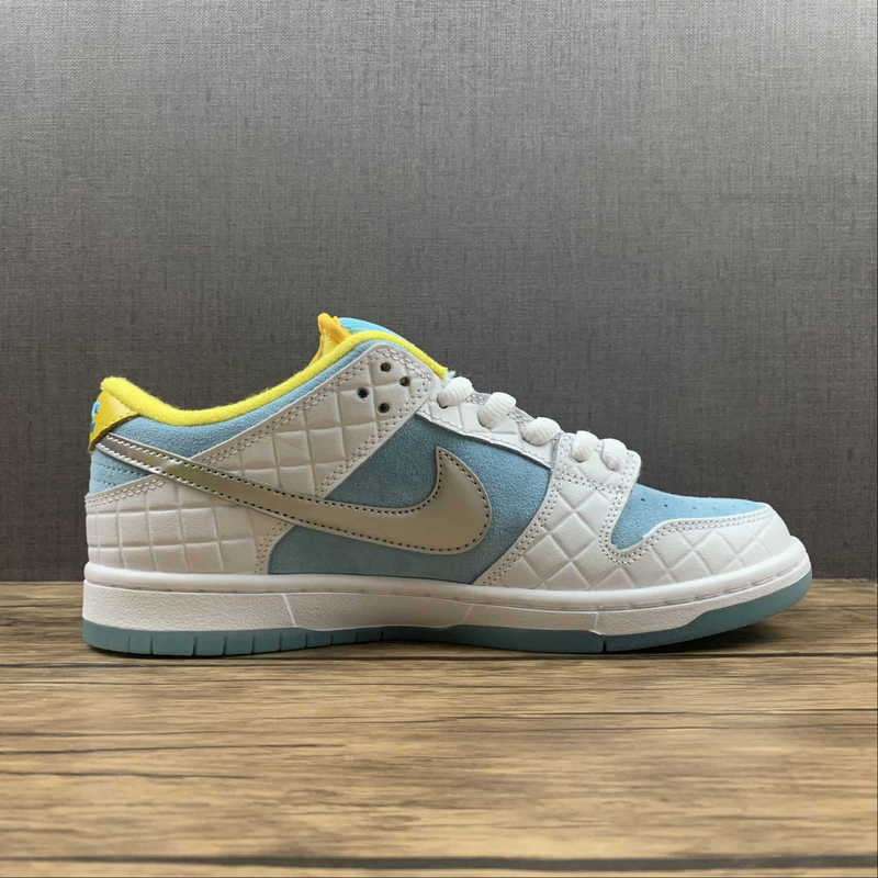 Dunk Low SB Lagoon Pulse