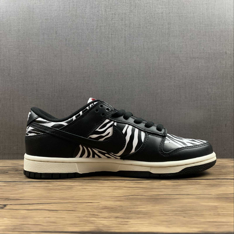 Dunk Low Quartersnacks Zebra