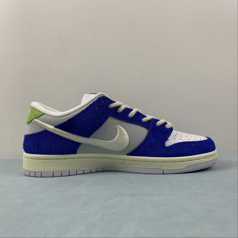 Dunk Low SB Streetwear