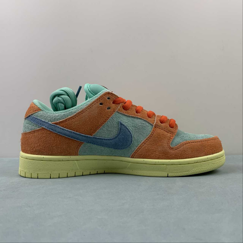 Dunk Low Orange Esmerald Rise