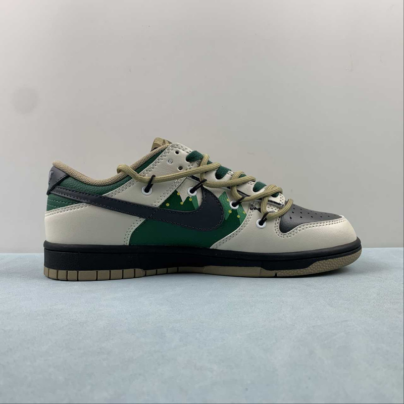 Dunk Low Christmas Tree