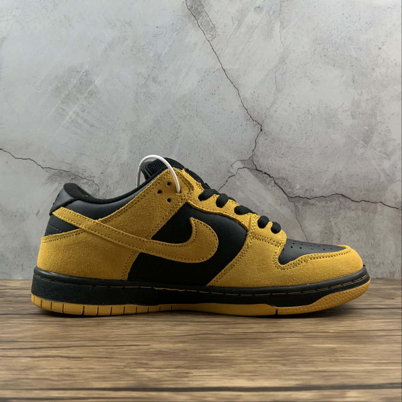 Dunk Low SB University Gold