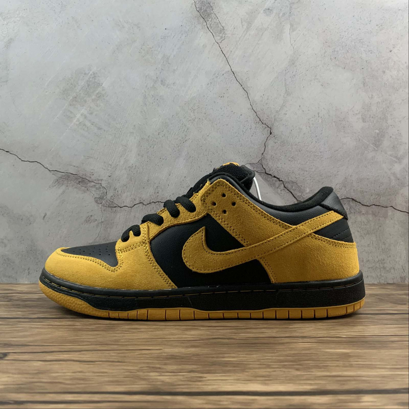 Dunk Low SB University Gold