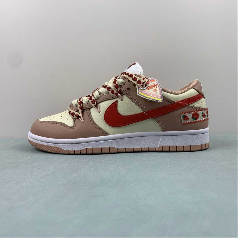 Dunk Low Strange Love