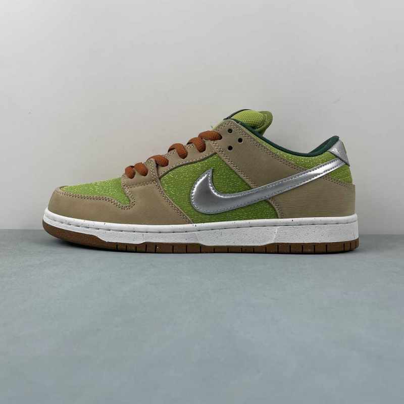 Dunk Low SB Escargot