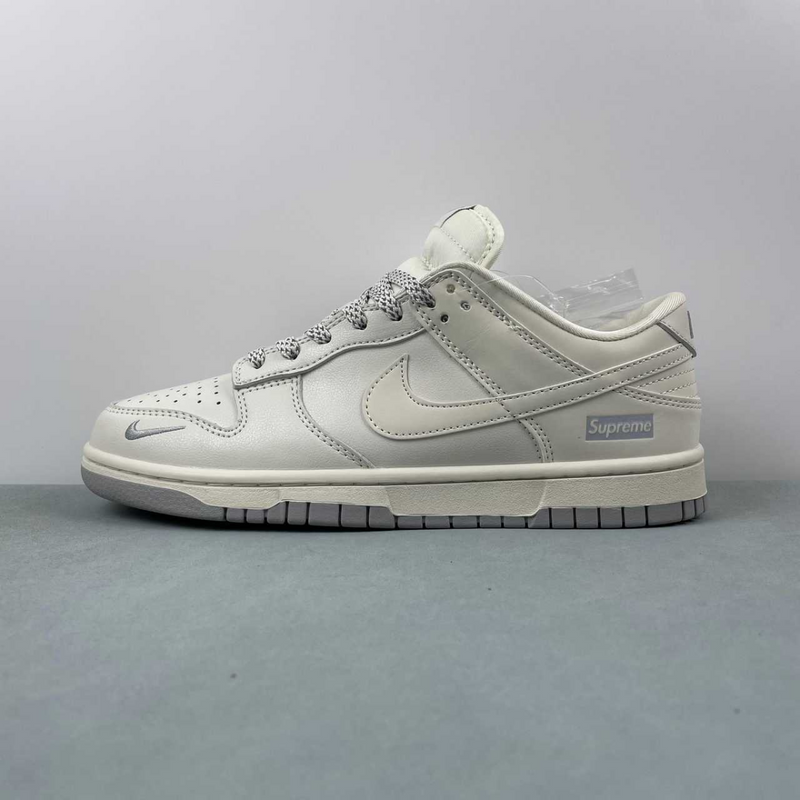 Dunk Low White Supreme