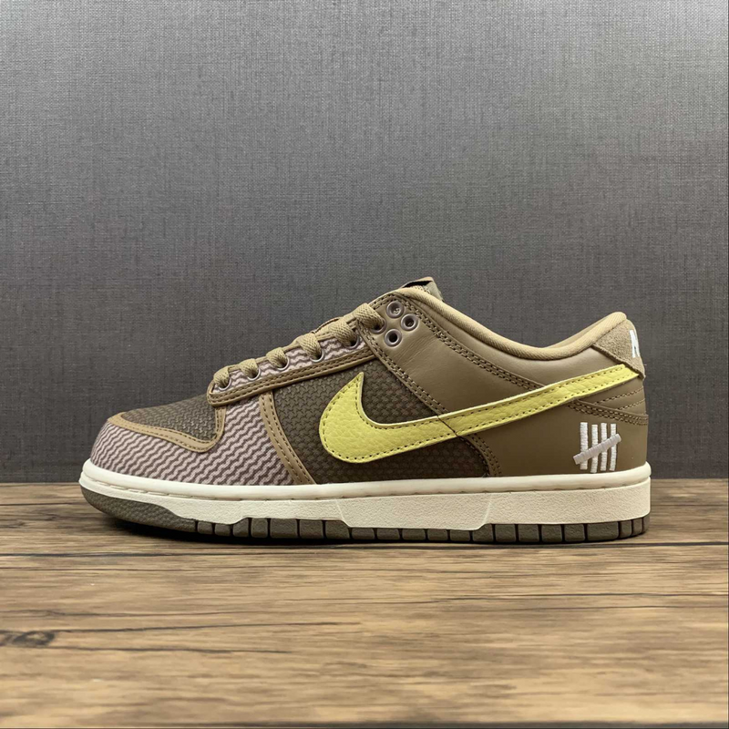 Dunk Low Undefeated Canteen