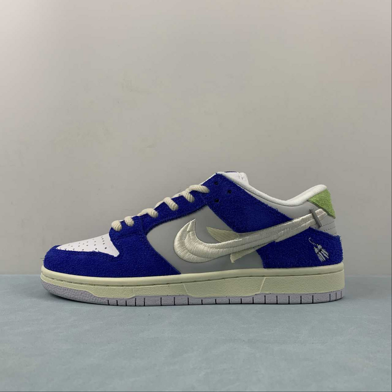 Dunk Low SB Streetwear