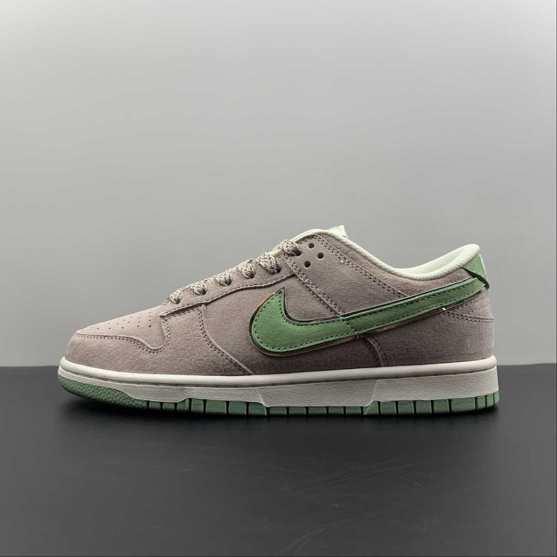 Dunk Low SB X Otomo Katsuhiro Grey White Green