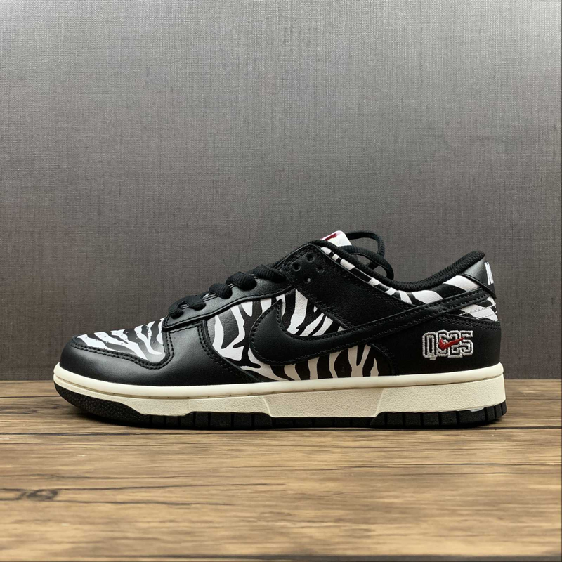 Dunk Low Quartersnacks Zebra