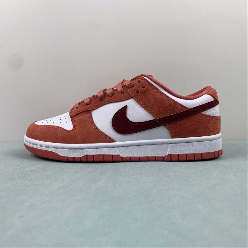 Dunk Low Rugged Orange