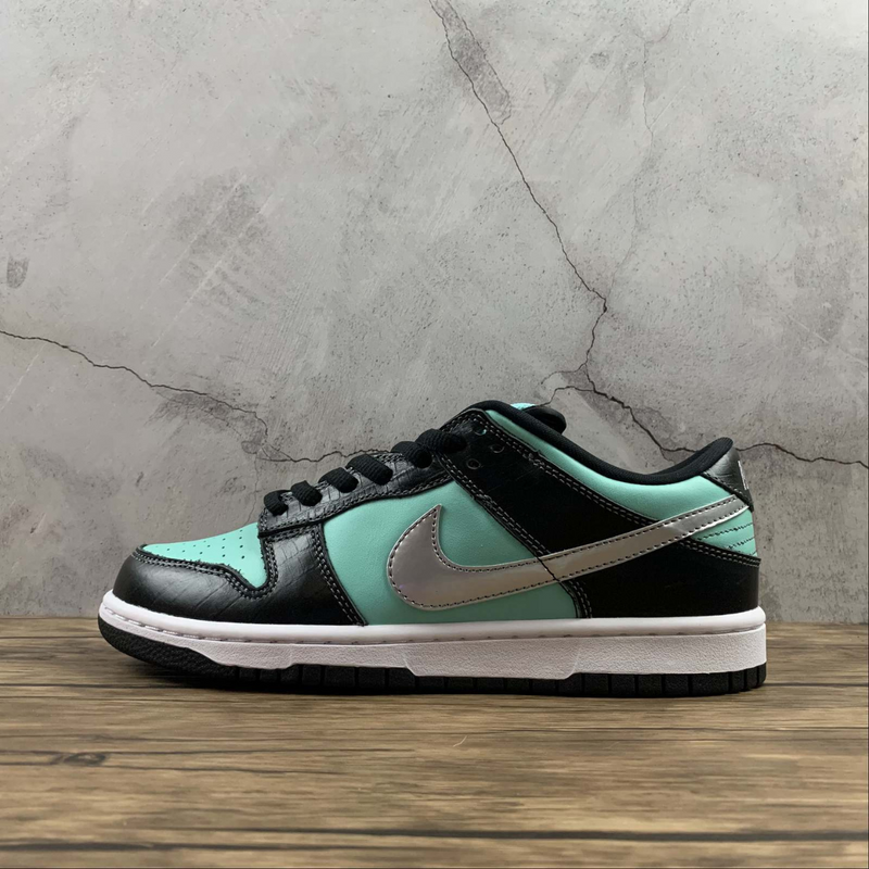 Dunk Low Diamond Supply