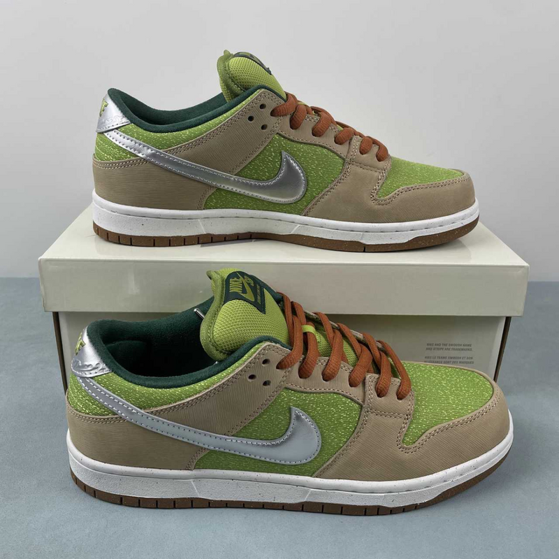 Dunk Low SB Escargot