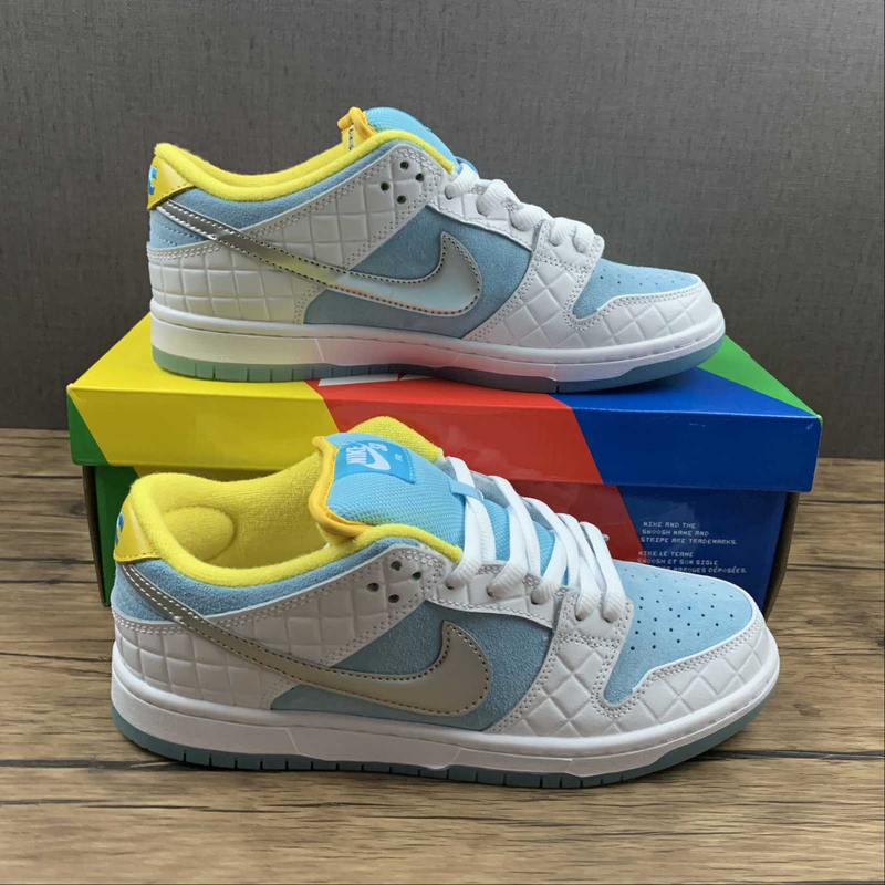 Dunk Low SB Lagoon Pulse