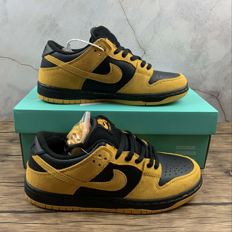 Dunk Low SB University Gold