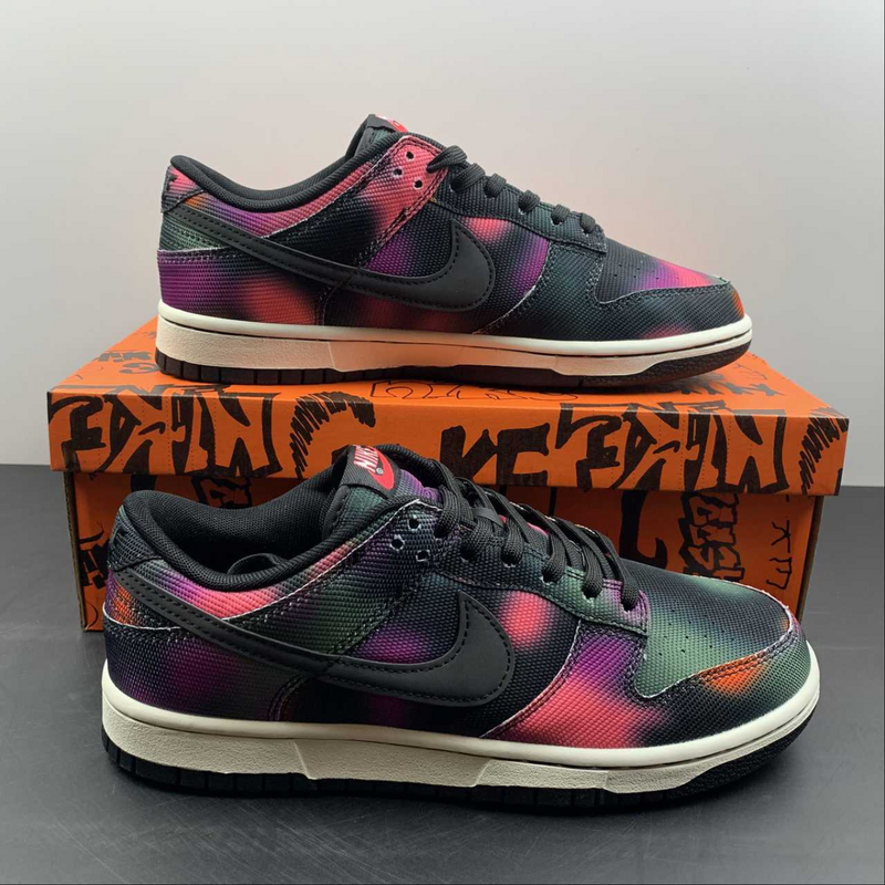 Dunk Low Graffiti Pink