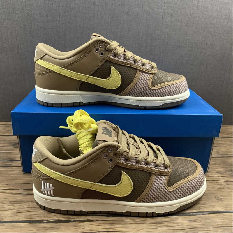 Dunk Low Undefeated Canteen