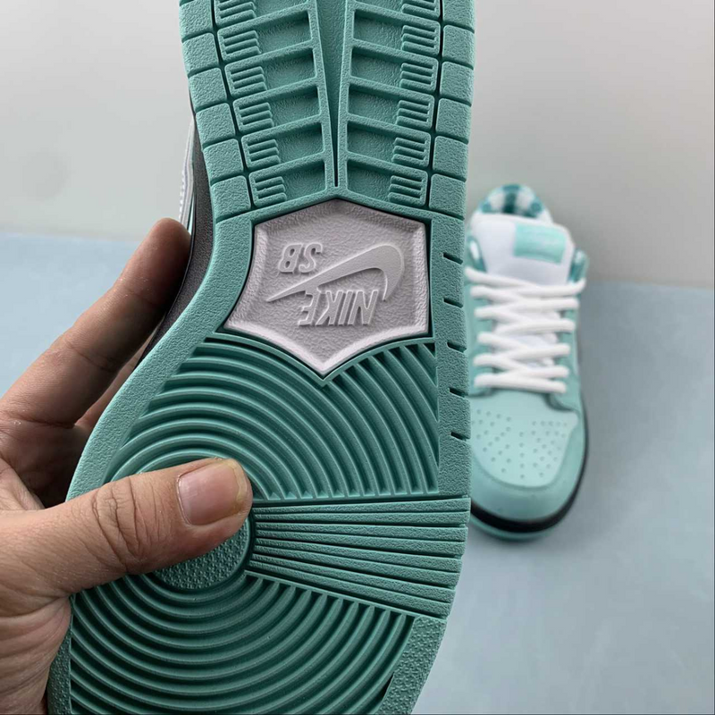 Dunk Low SB Tiffany Diamonds Lobster