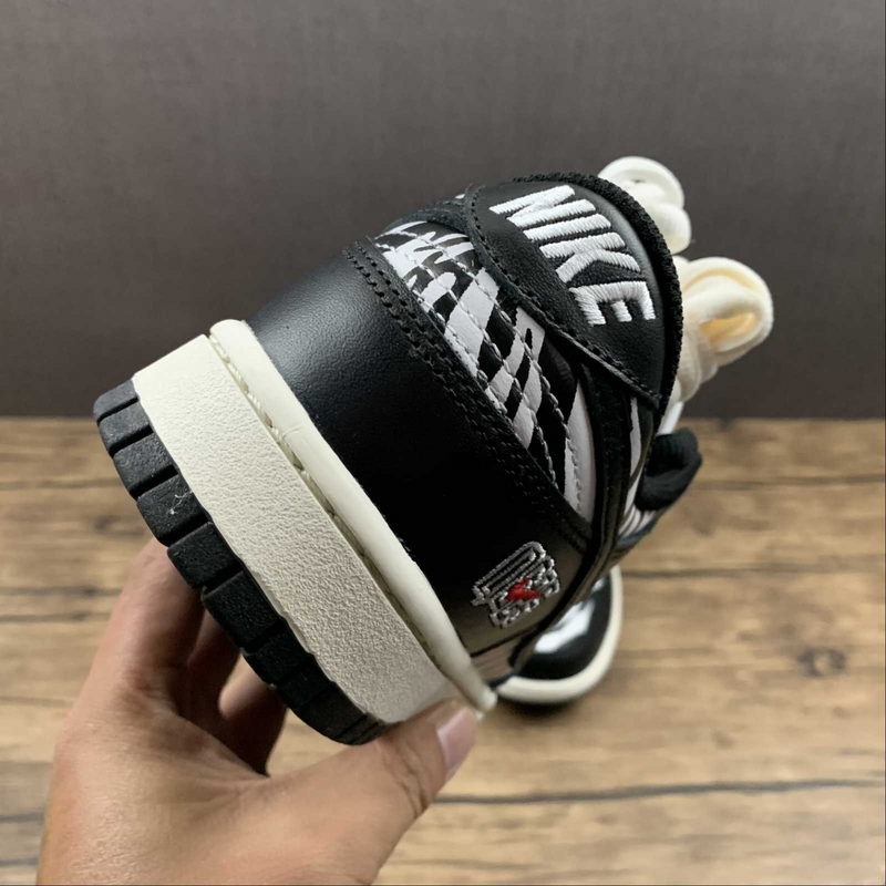 Dunk Low Quartersnacks Zebra