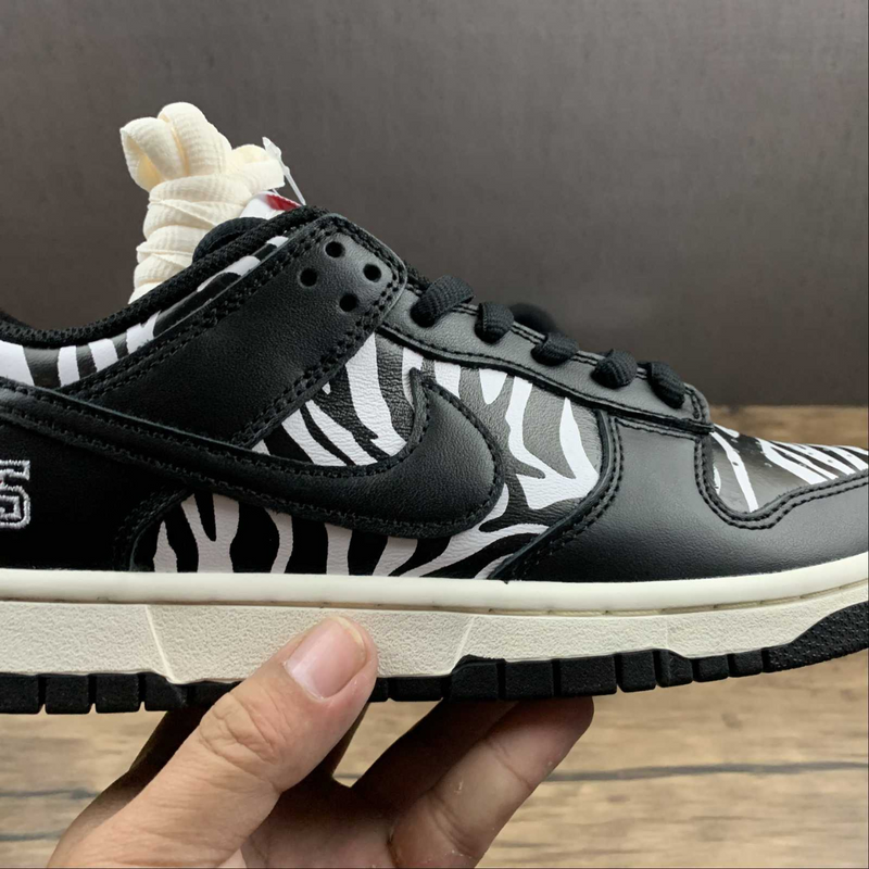 Dunk Low Quartersnacks Zebra