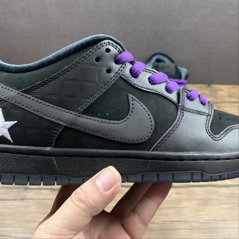 Dunk Low SB X Family First Avenue