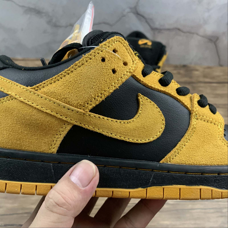 Dunk Low SB University Gold