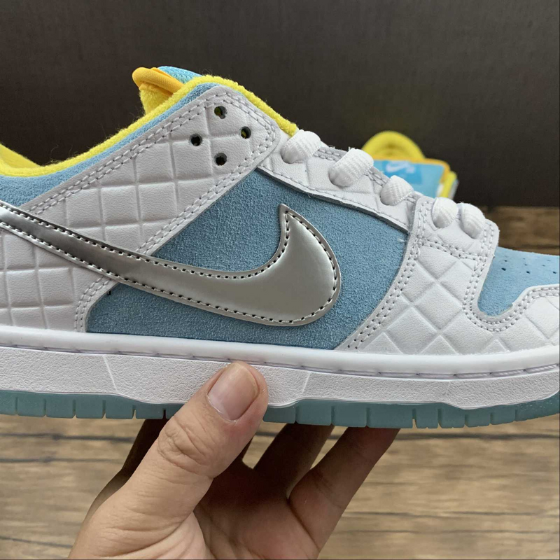 Dunk Low SB Lagoon Pulse