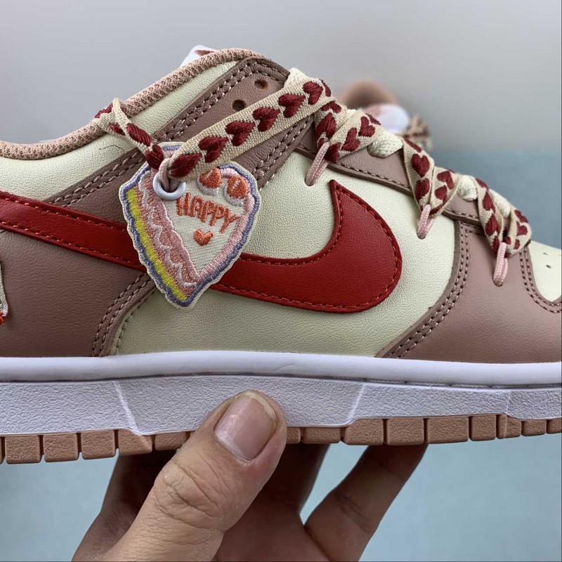 Dunk Low Strange Love