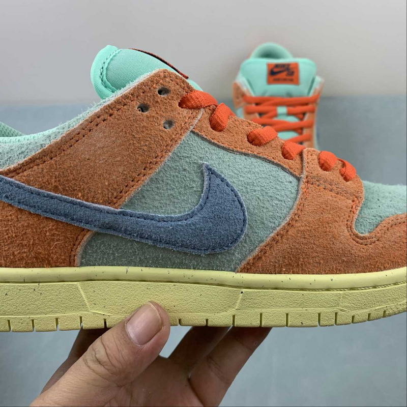 Dunk Low Orange Esmerald Rise