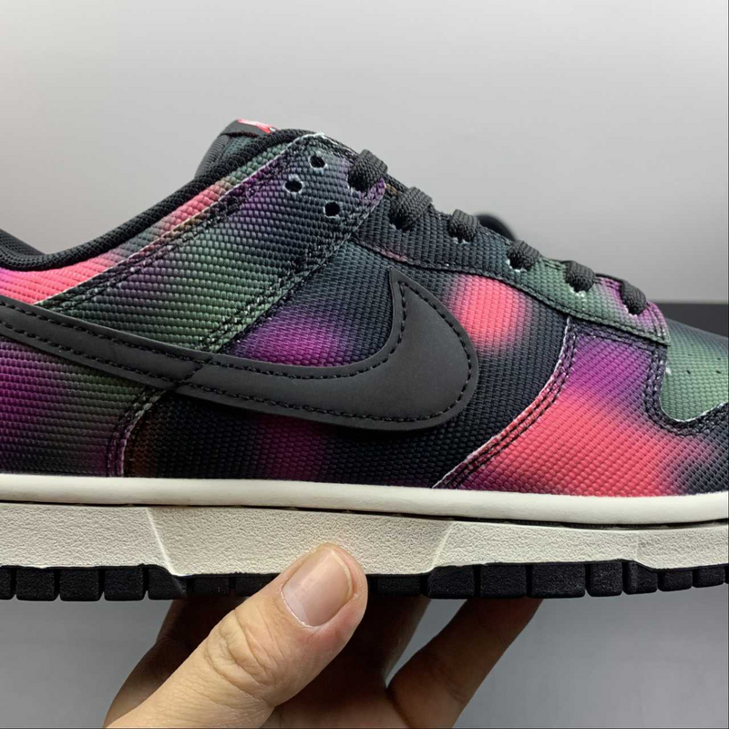 Dunk Low Graffiti Pink