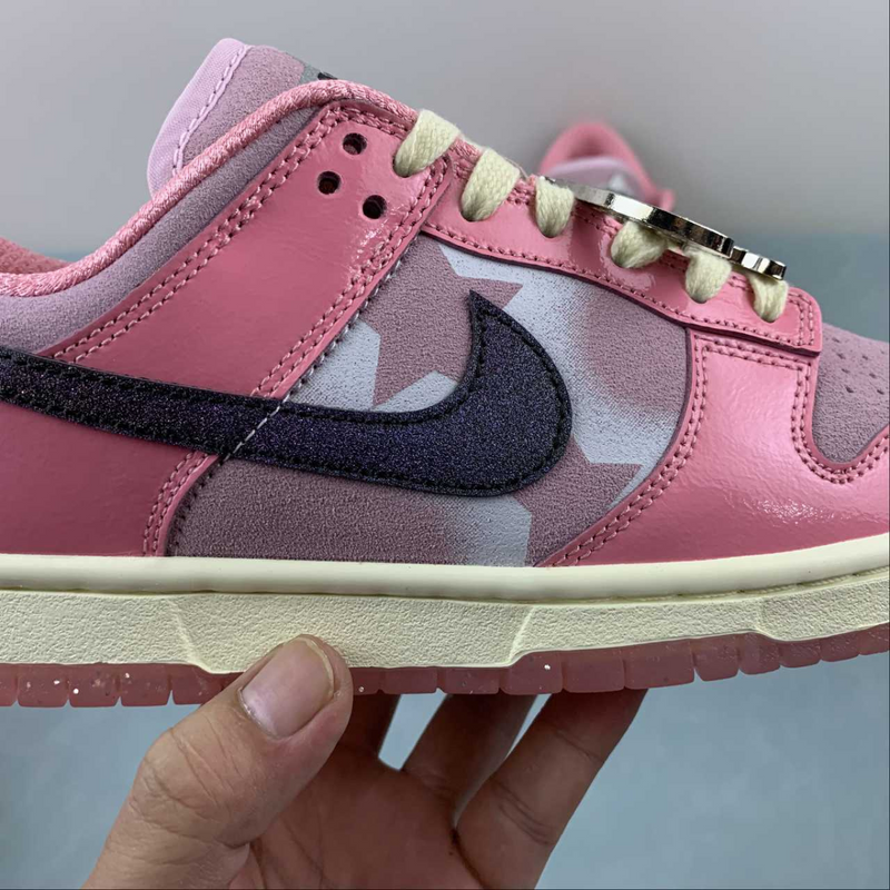 Dunk Low Barbie