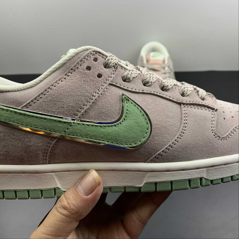 Dunk Low SB X Otomo Katsuhiro Grey White Green