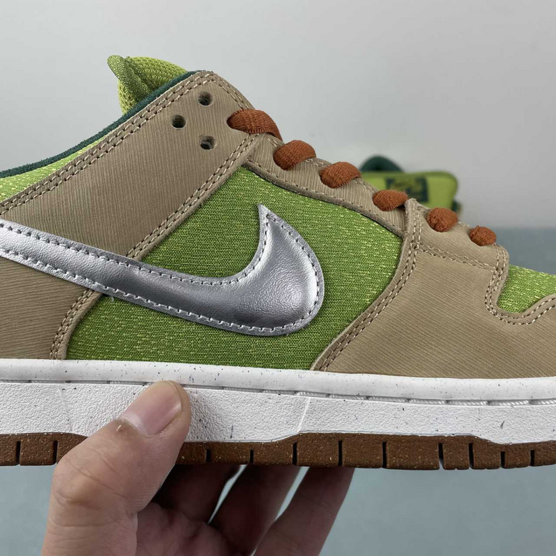 Dunk Low SB Escargot