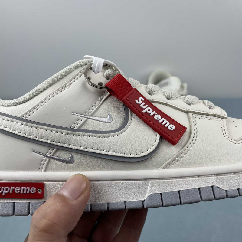 Dunk Low White Plat Supreme