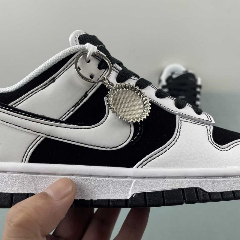 Dunk Low x Supreme Black And White