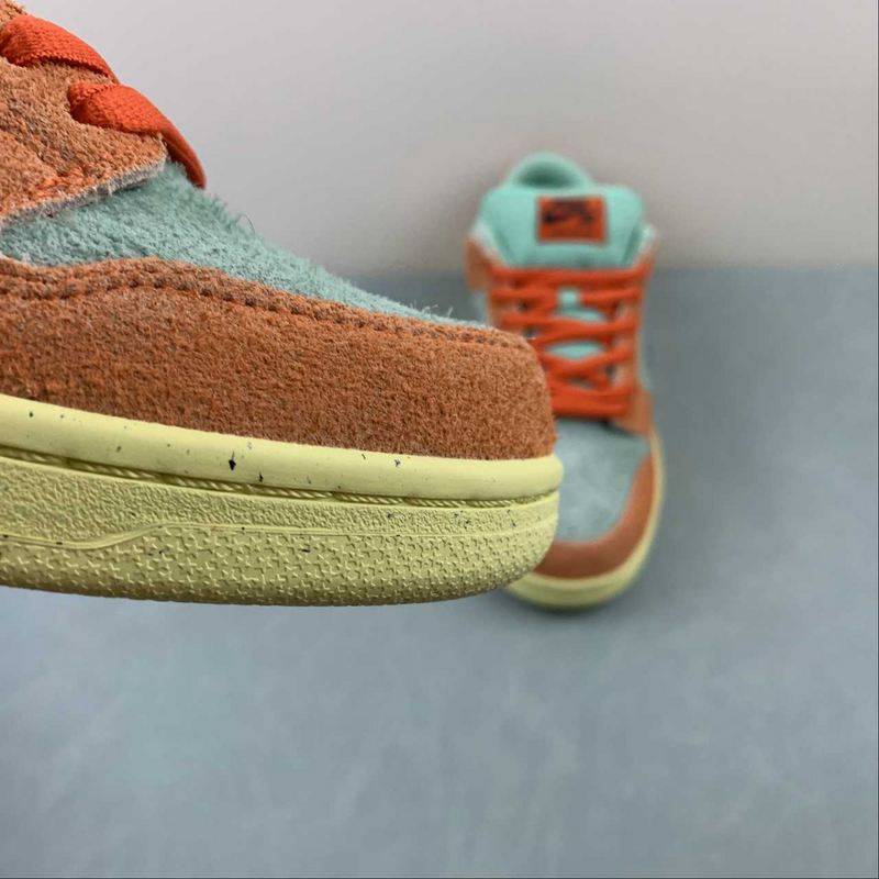 Dunk Low Orange Esmerald Rise