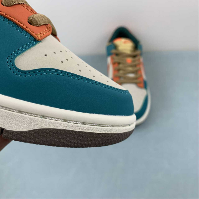 Dunk Low Pine Kumquat