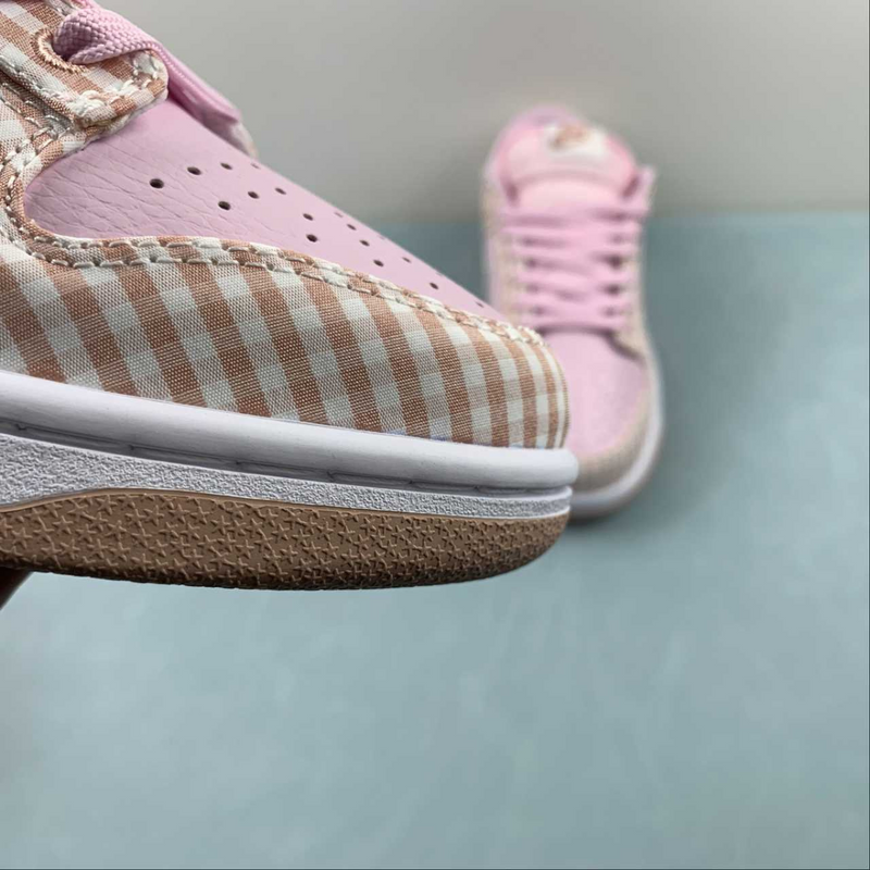 Dunk Low Pink Gingham