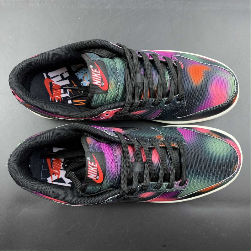 Dunk Low Graffiti Pink