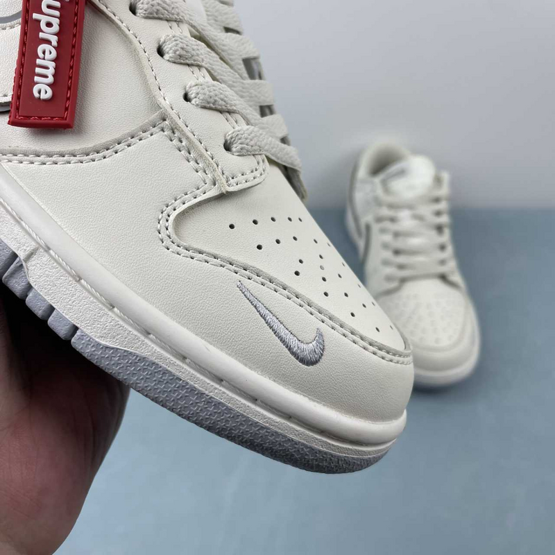 Dunk Low White Plat Supreme